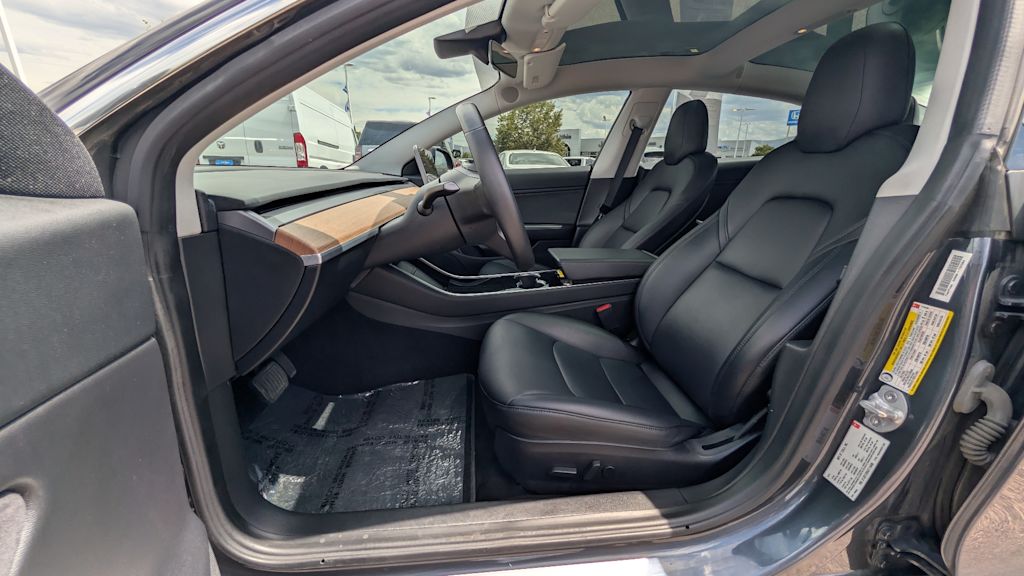 Thumbnail: 2018 Tesla Model 3 - 19