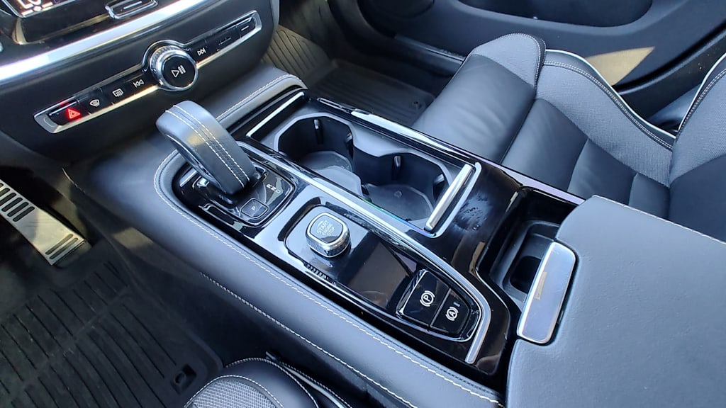 Thumbnail: 2022 Volvo S60 - 16