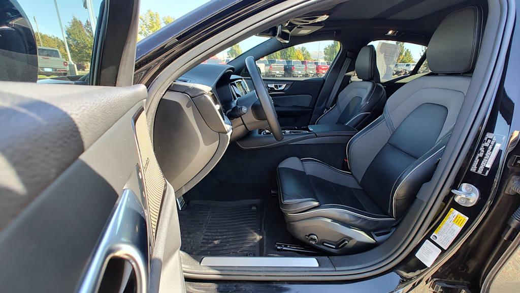 Thumbnail: 2022 Volvo S60 - 11