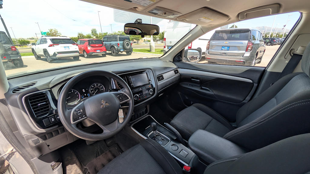 Thumbnail: 2018 Mitsubishi Outlander - 2