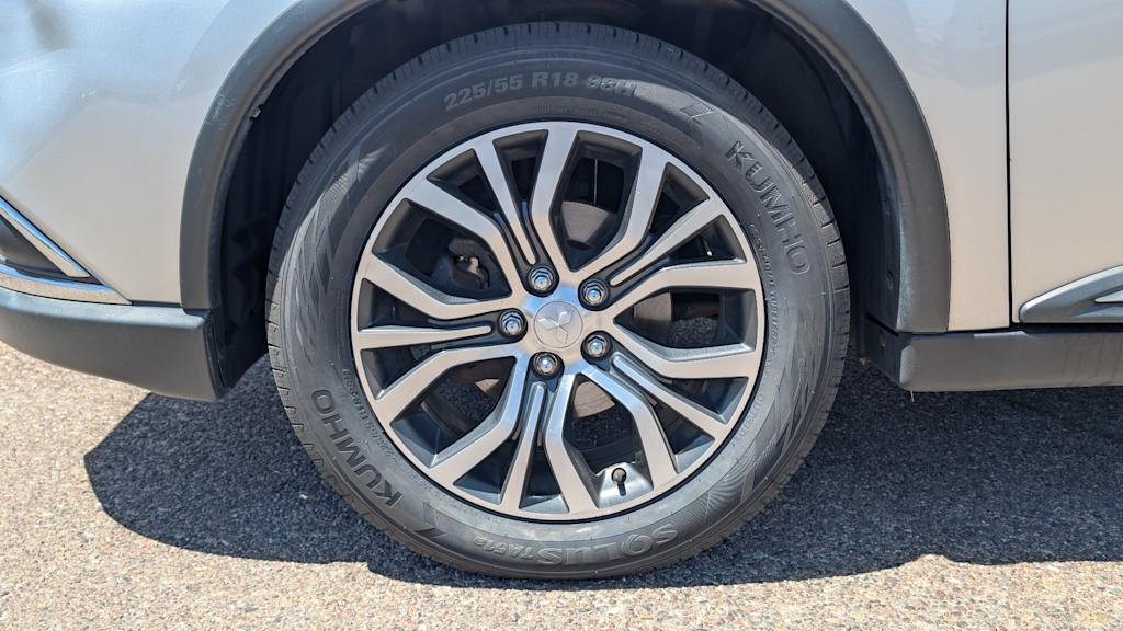 Thumbnail: 2018 Mitsubishi Outlander - 8
