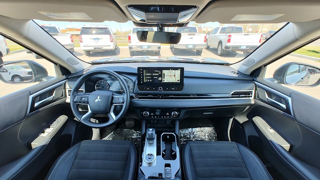 Thumbnail: 2025 Mitsubishi Outlander - 10