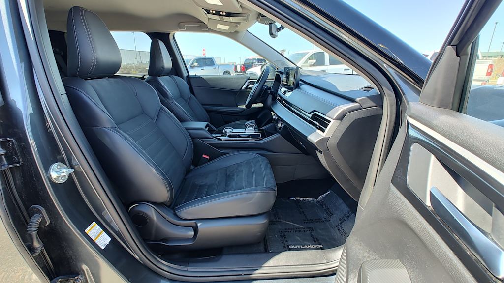 Thumbnail: 2025 Mitsubishi Outlander - 12