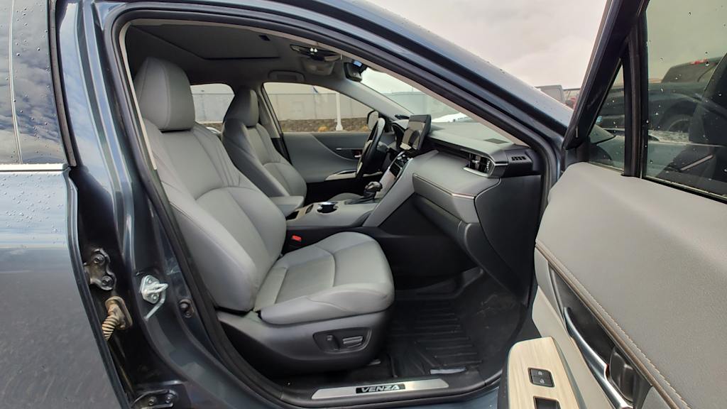 Thumbnail: 2021 Toyota Venza - 12