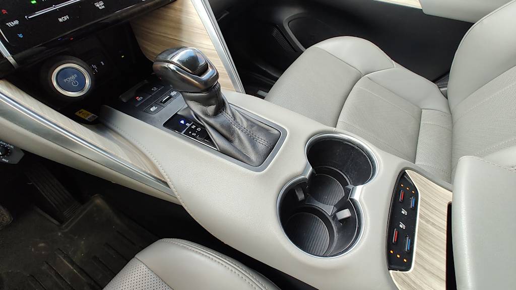 Thumbnail: 2021 Toyota Venza - 16