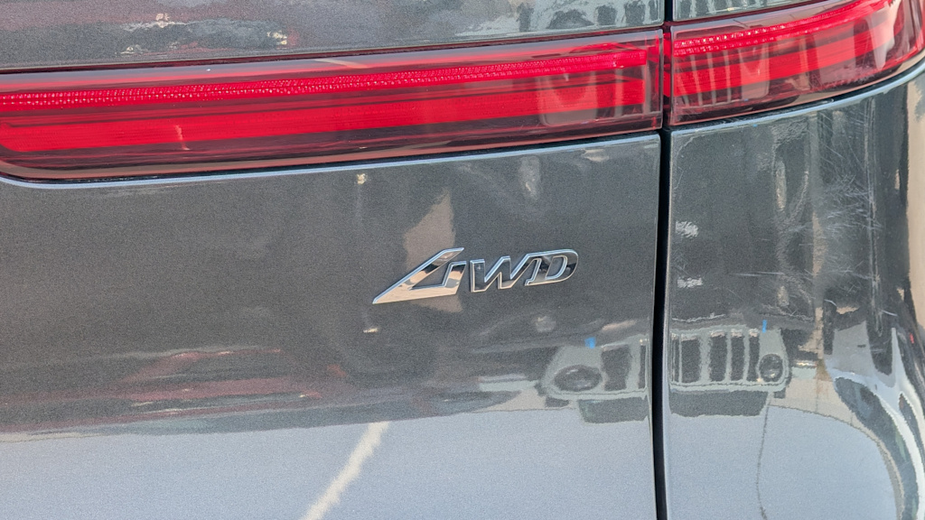 Thumbnail: 2025 Genesis GV70 - 24