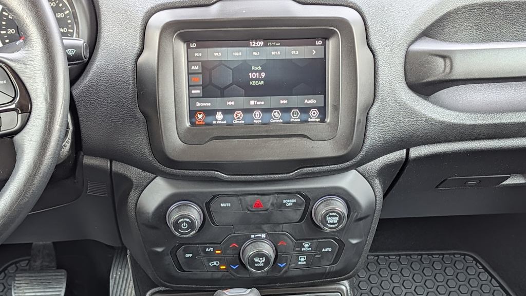 Thumbnail: 2020 Jeep Renegade - 14