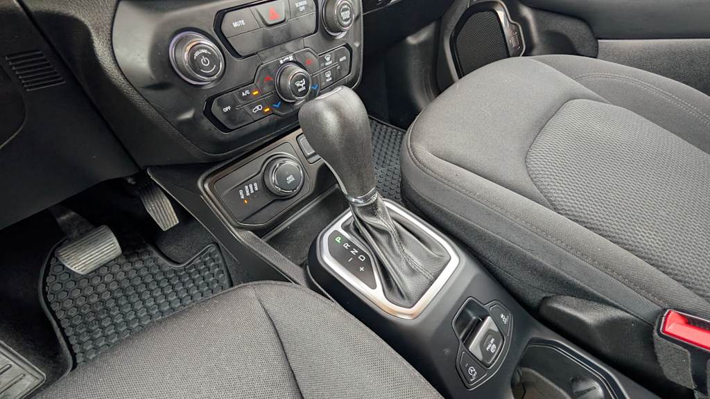 Thumbnail: 2020 Jeep Renegade - 15
