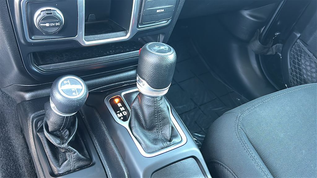 Thumbnail: 2019 Jeep Wrangler - 14