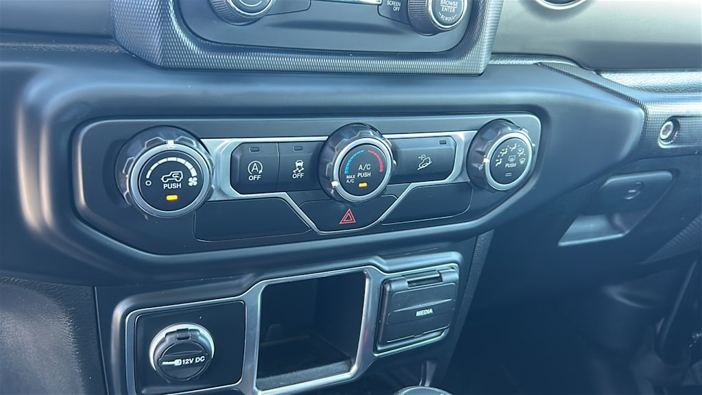 Thumbnail: 2019 Jeep Wrangler - 22