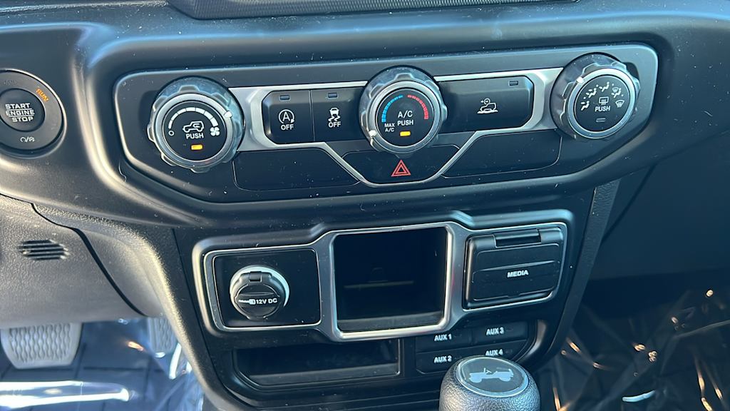 Thumbnail: 2021 Jeep Wrangler - 22