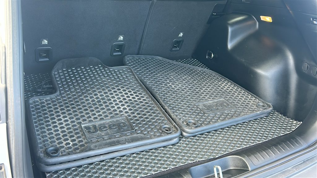 Thumbnail: 2022 Jeep Cherokee - 30