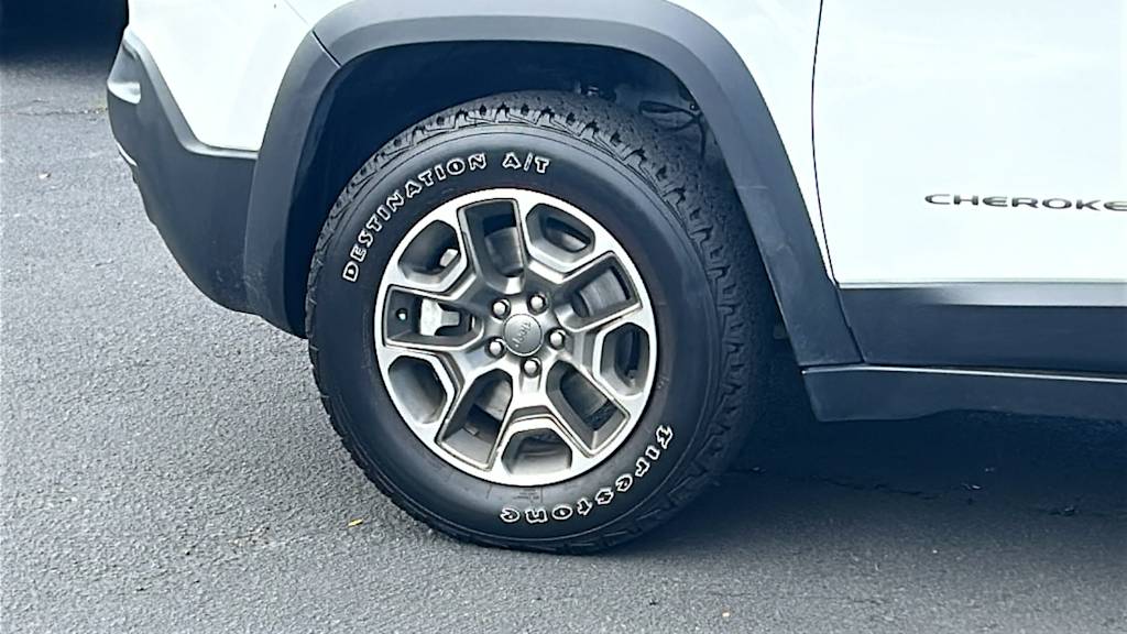 Thumbnail: 2022 Jeep Cherokee - 8