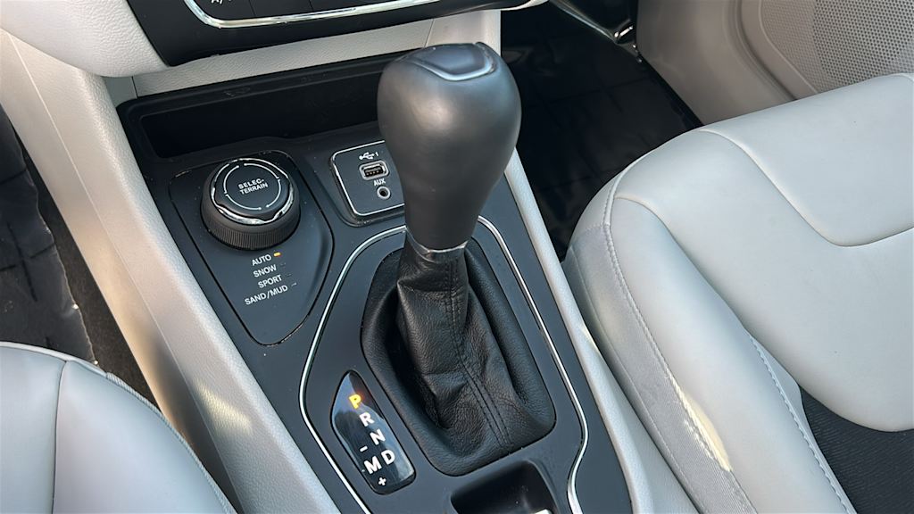 Thumbnail: 2021 Jeep Cherokee - 15