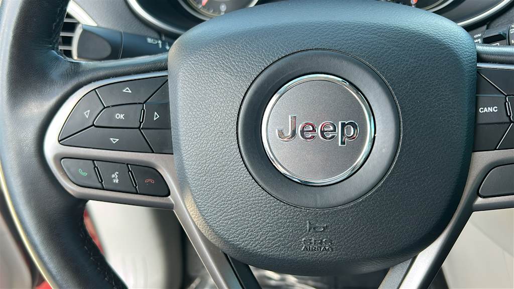 Thumbnail: 2021 Jeep Cherokee - 25