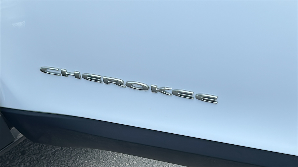 Thumbnail: 2022 Jeep Cherokee - 7