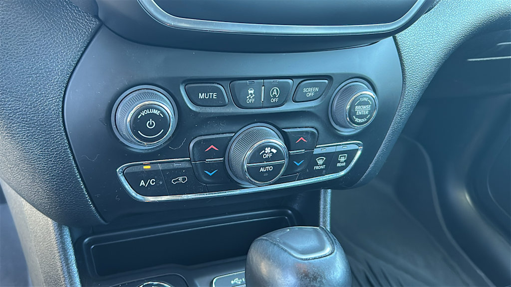 Thumbnail: 2022 Jeep Cherokee - 23