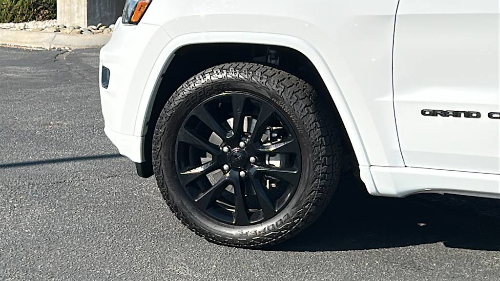 Thumbnail: 2020 Jeep Grand Cherokee - 8