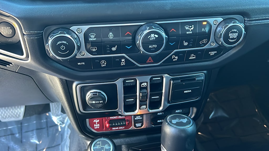 Thumbnail: 2025 Jeep Wrangler - 23