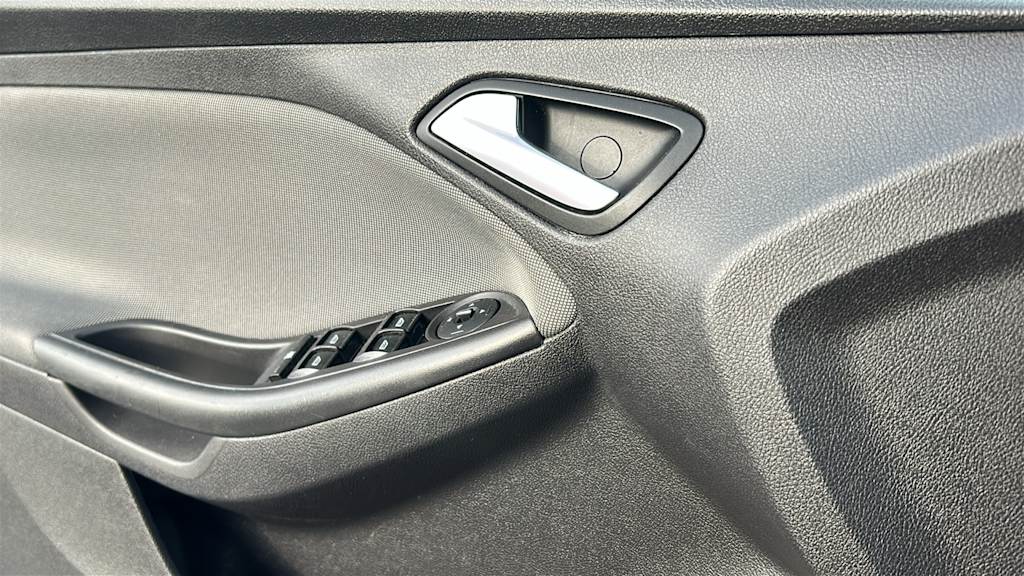 Thumbnail: 2014 Ford Focus - 26