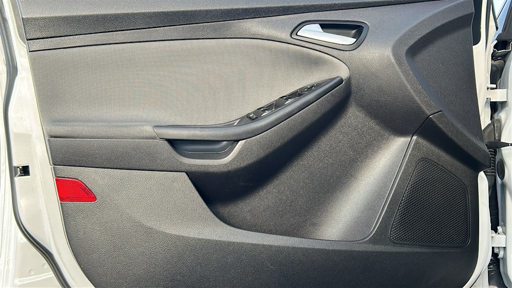 Thumbnail: 2014 Ford Focus - 27