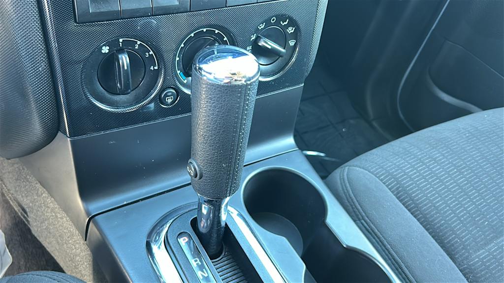 Thumbnail: 2010 Ford Explorer - 15