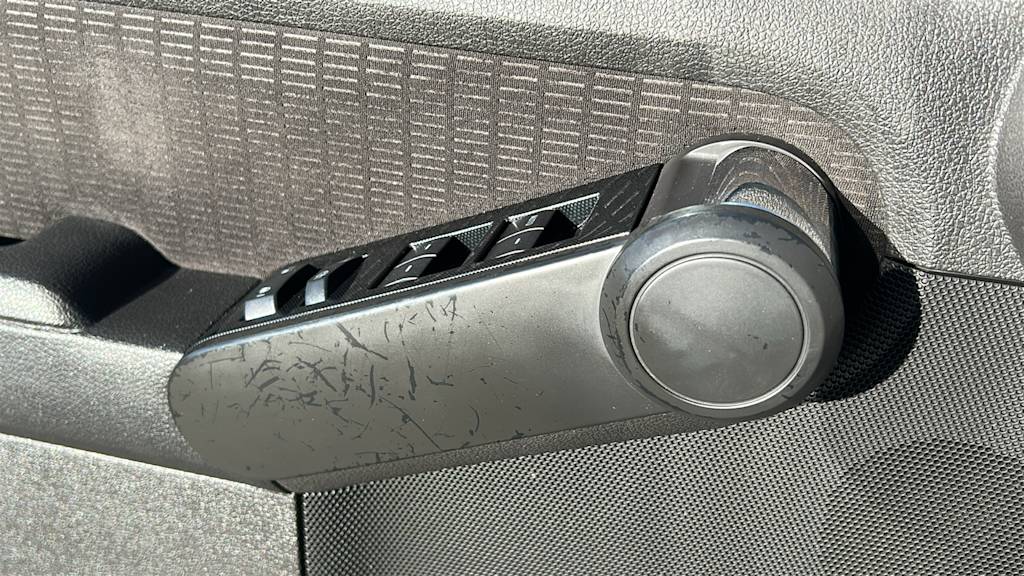 Thumbnail: 2010 Ford Explorer - 26
