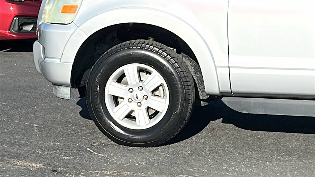 Thumbnail: 2010 Ford Explorer - 8