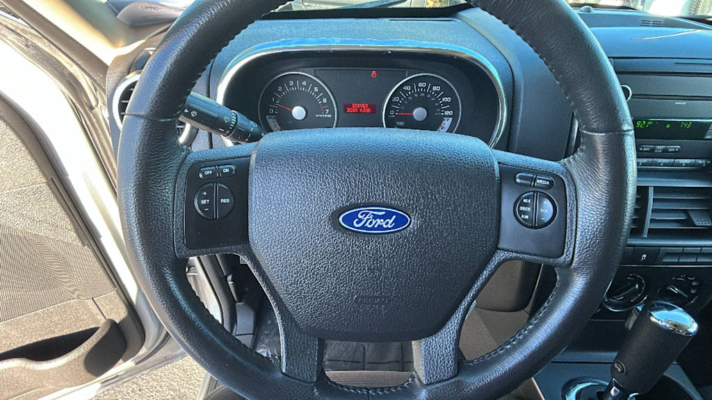 Thumbnail: 2010 Ford Explorer - 9