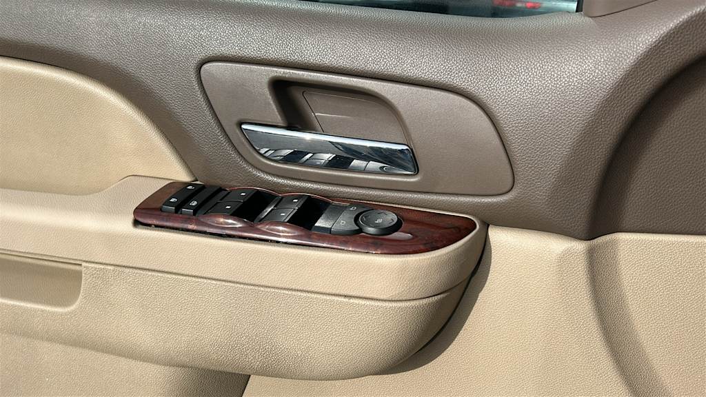 Thumbnail: 2012 Chevrolet Tahoe - 27