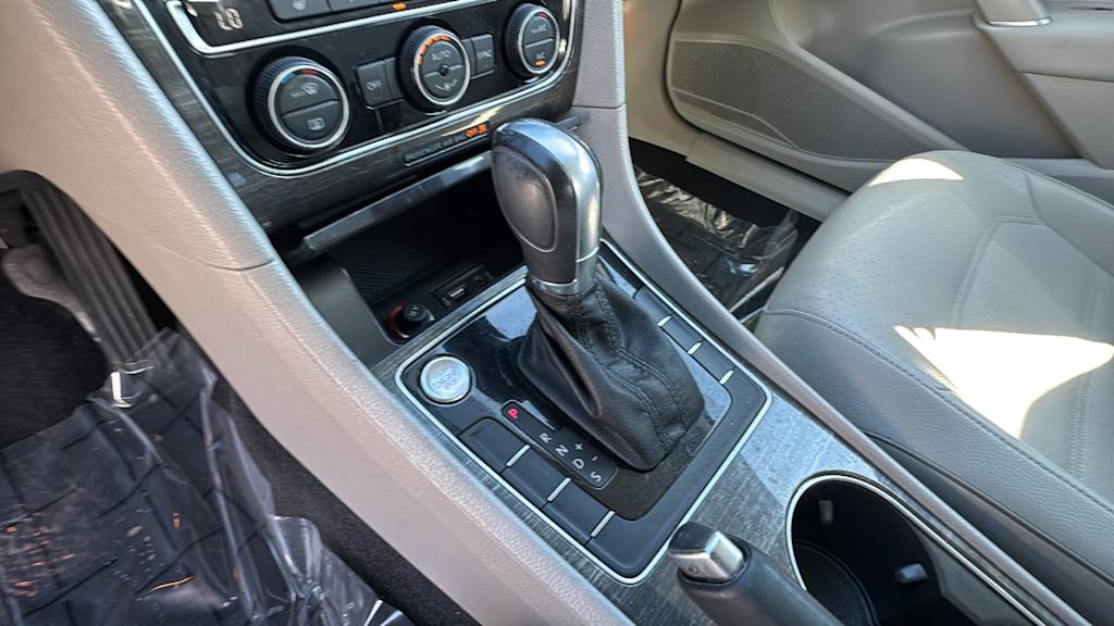 Thumbnail: 2016 Volkswagen Passat - 15