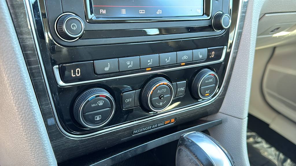 Thumbnail: 2016 Volkswagen Passat - 22