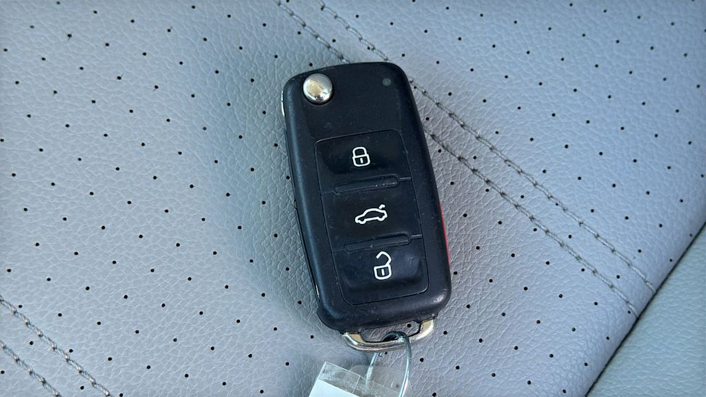 Thumbnail: 2016 Volkswagen Passat - 17