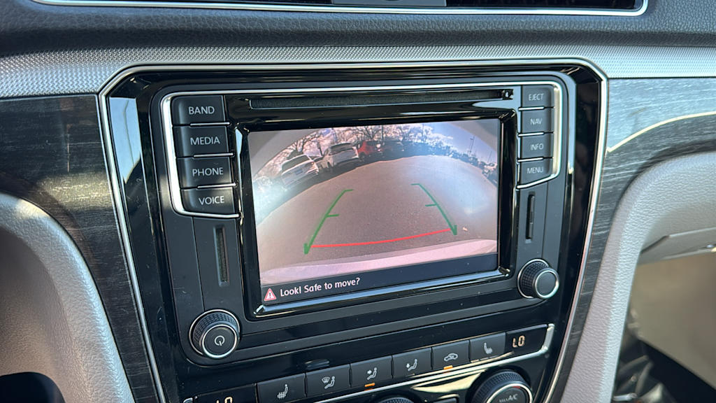 Thumbnail: 2016 Volkswagen Passat - 23