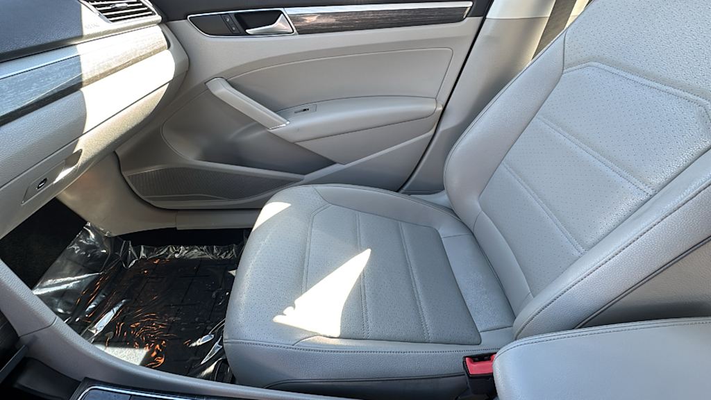 Thumbnail: 2016 Volkswagen Passat - 11