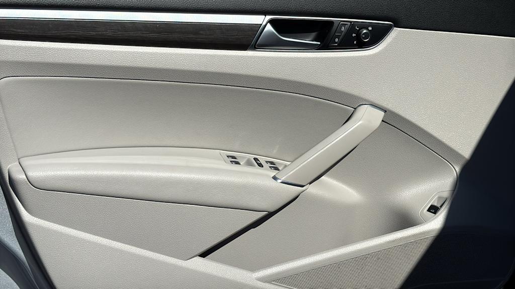 Thumbnail: 2016 Volkswagen Passat - 28