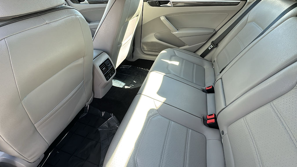 Thumbnail: 2016 Volkswagen Passat - 12