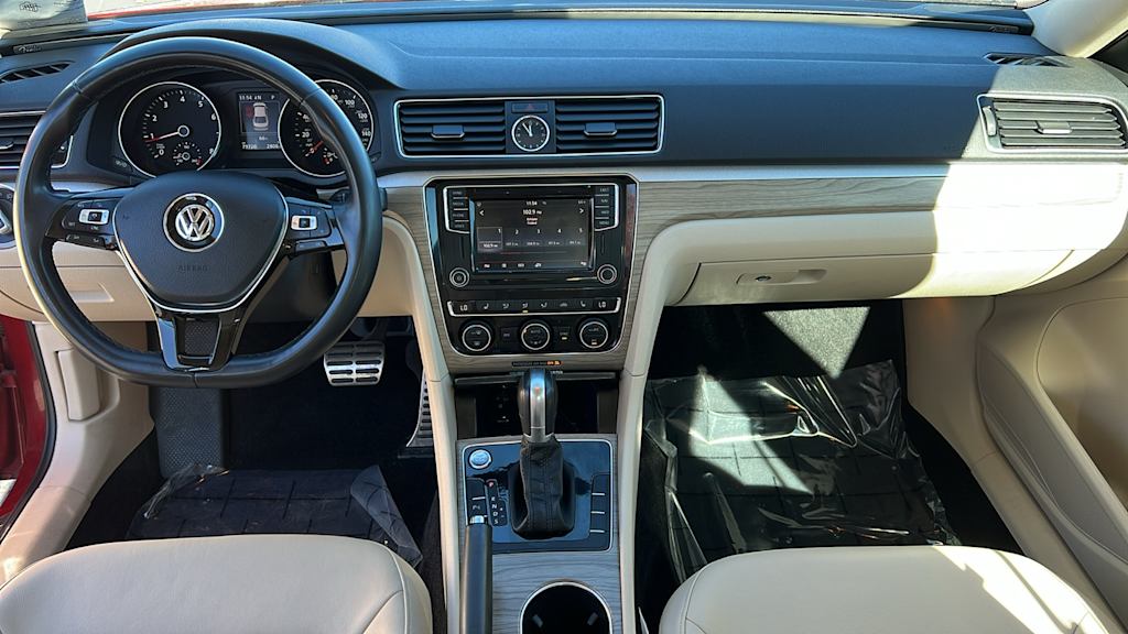 Thumbnail: 2017 Volkswagen Passat - 12