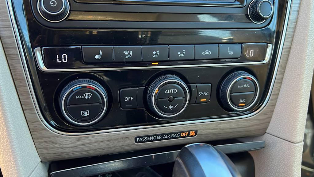 Thumbnail: 2017 Volkswagen Passat - 22