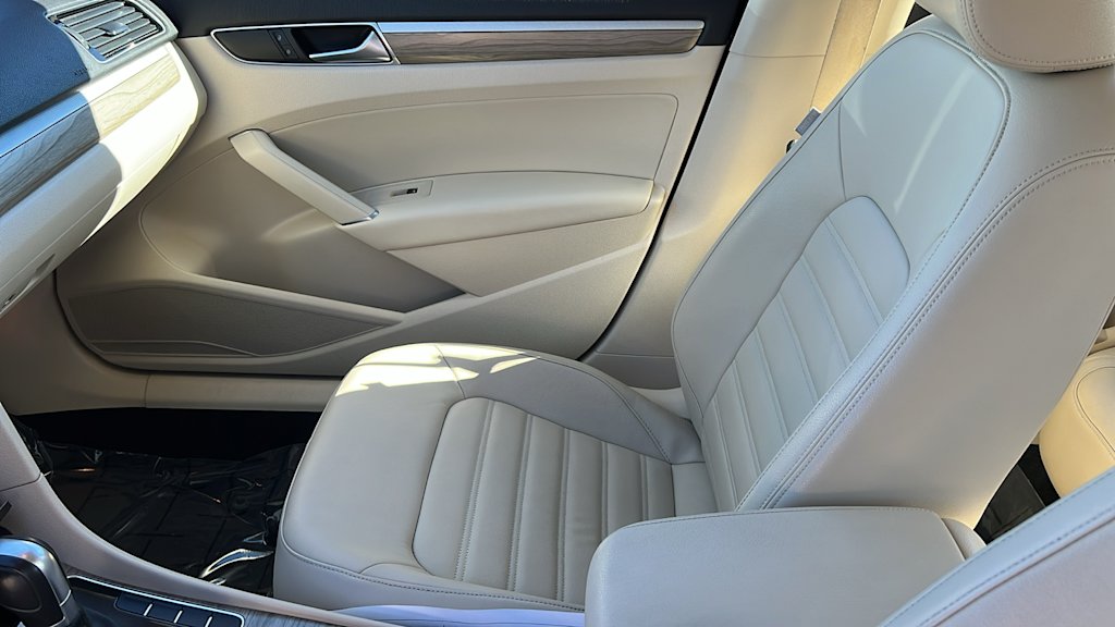 Thumbnail: 2017 Volkswagen Passat - 11