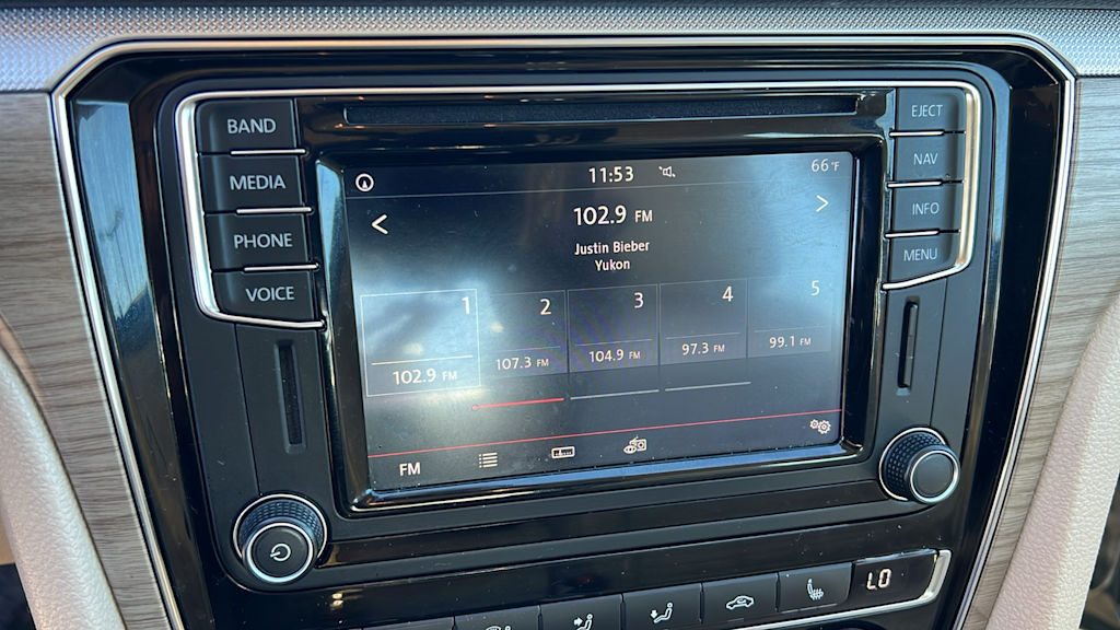 Thumbnail: 2017 Volkswagen Passat - 13