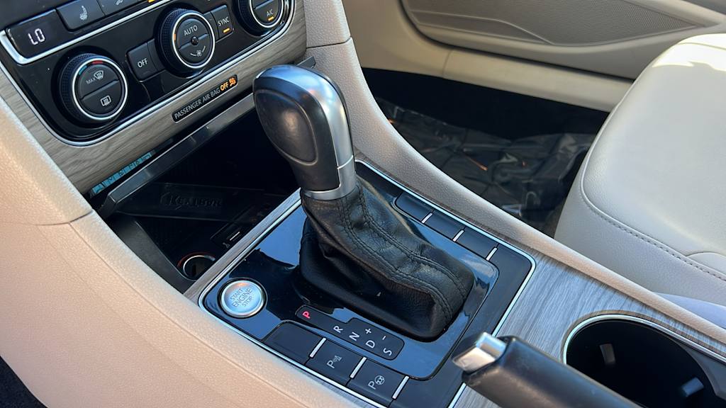 Thumbnail: 2017 Volkswagen Passat - 14