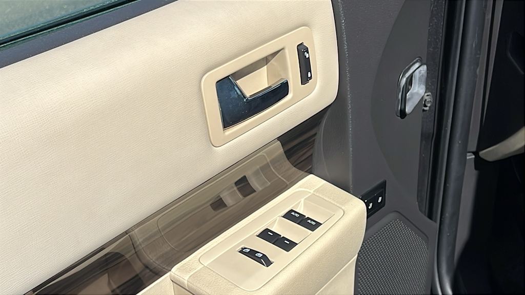 Thumbnail: 2016 Ford Flex - 28