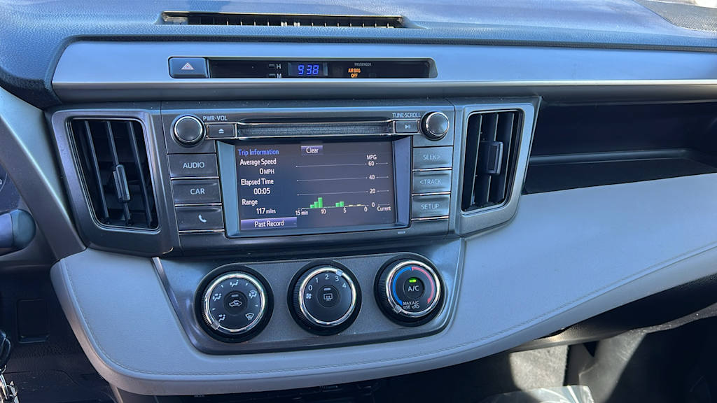 Thumbnail: 2015 Toyota RAV4 - 24