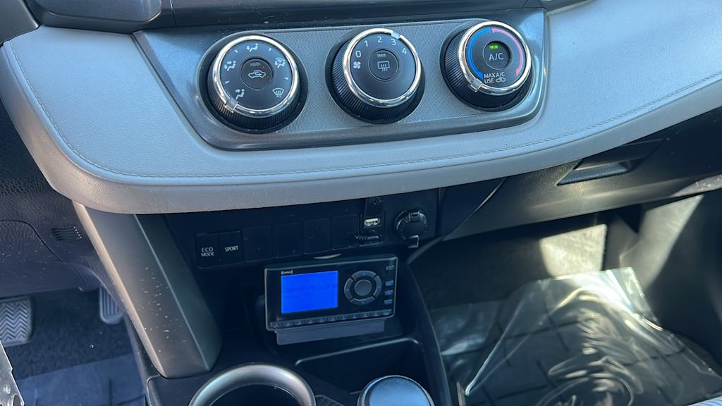 Thumbnail: 2015 Toyota RAV4 - 23