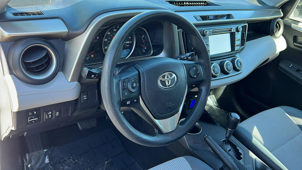 Thumbnail: 2015 Toyota RAV4 - 2