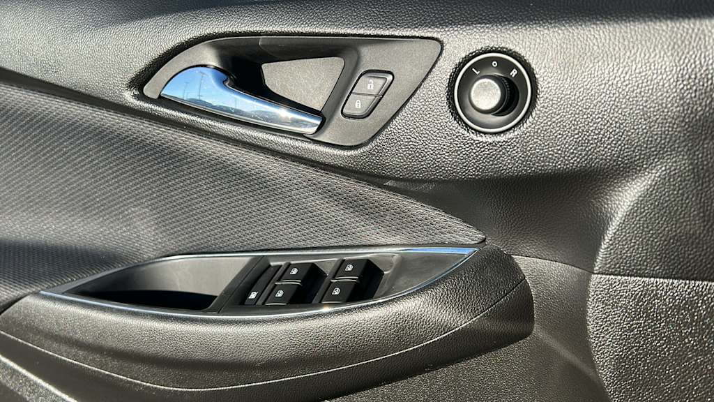 Thumbnail: 2019 Chevrolet Cruze - 26