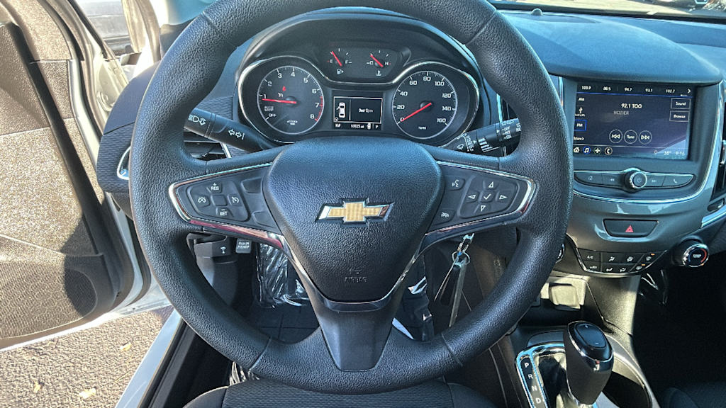Thumbnail: 2019 Chevrolet Cruze - 9