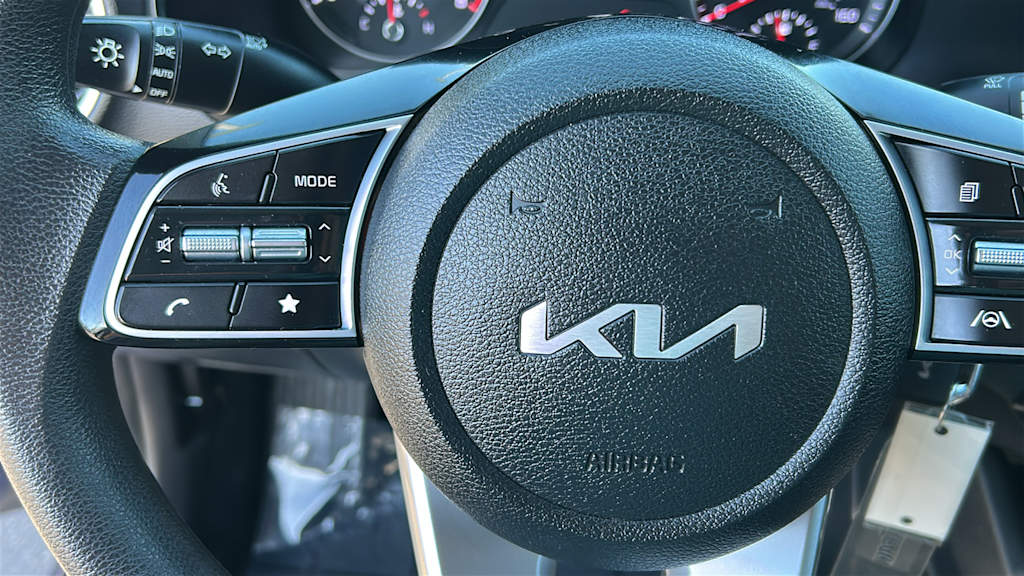 Thumbnail: 2023 Kia Forte - 25