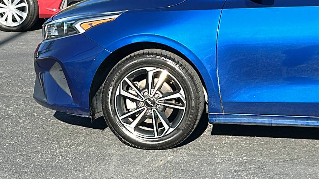 Thumbnail: 2023 Kia Forte - 8